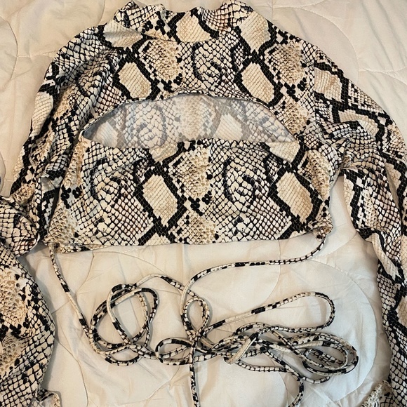 Two piece set - Picture 2 of 3